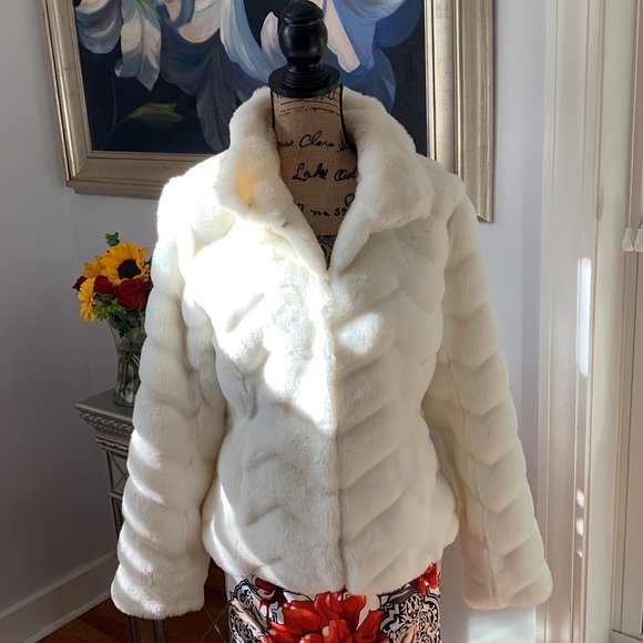 WHBM chevron Faux FUR white ivory coat jacket sold out $228 M 6 8 romantic - Picture 7 of 13